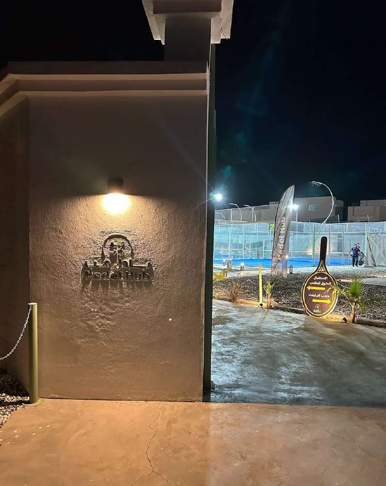 ملاعب بادل هب ليلاً